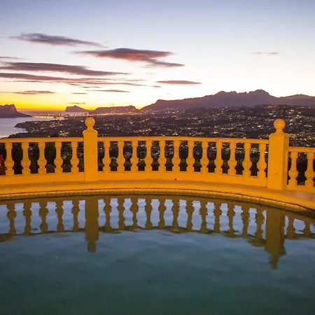 Casa Inca, With Heatable Pool And View Atop Moraira El Portet